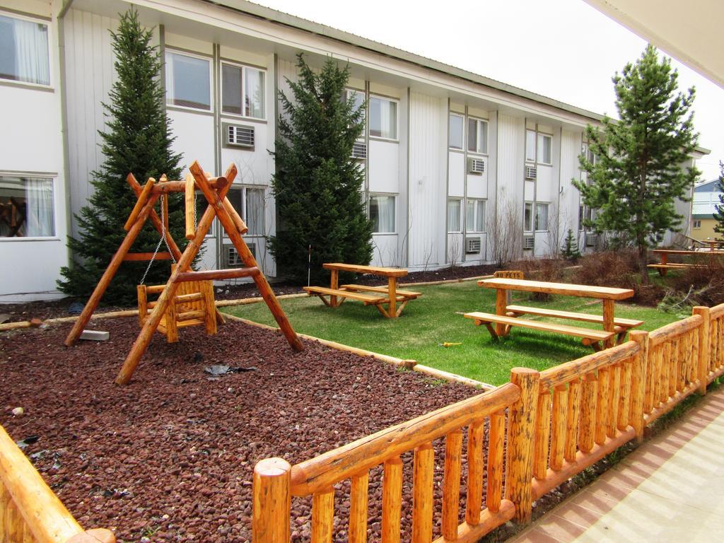 White Buffalo Hotel Уест Йелоустоун Екстериор снимка