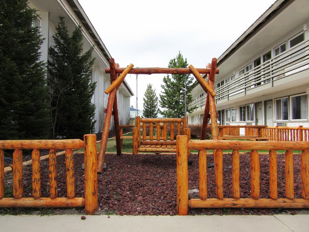 White Buffalo Hotel Уест Йелоустоун Екстериор снимка