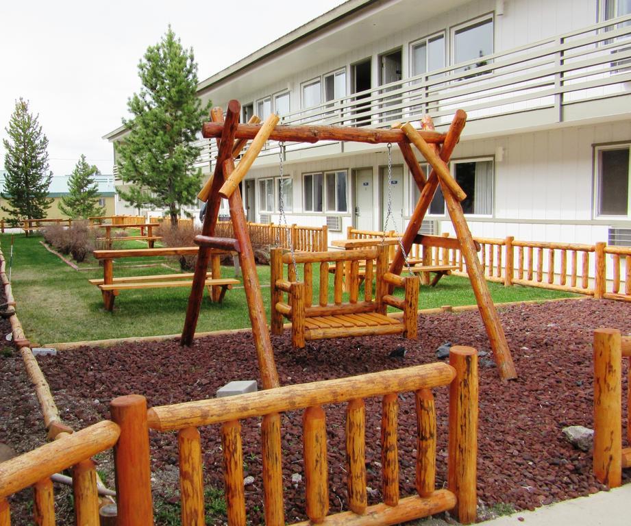 White Buffalo Hotel Уест Йелоустоун Екстериор снимка