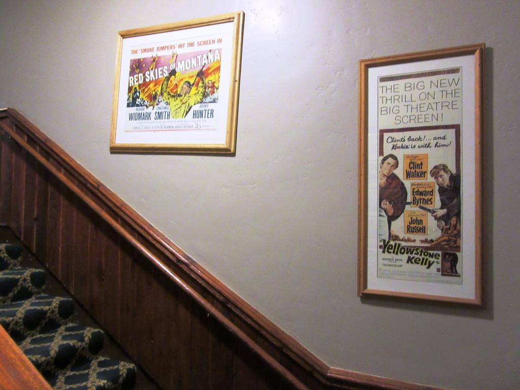 White Buffalo Hotel Уест Йелоустоун Екстериор снимка
