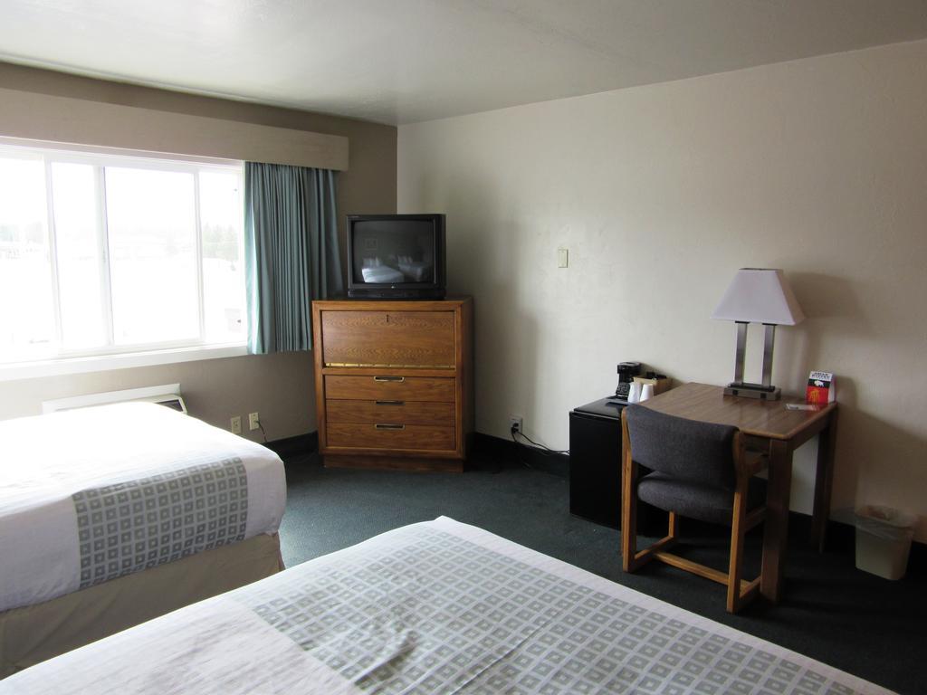 White Buffalo Hotel Уест Йелоустоун Стая снимка