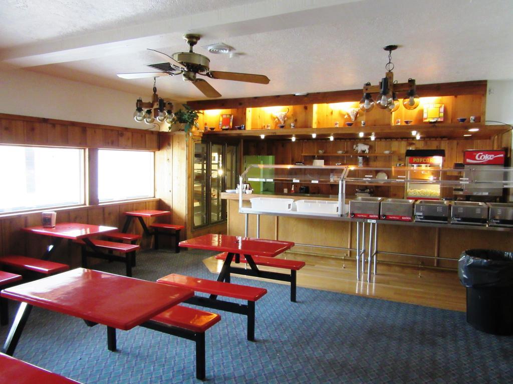 White Buffalo Hotel Уест Йелоустоун Екстериор снимка