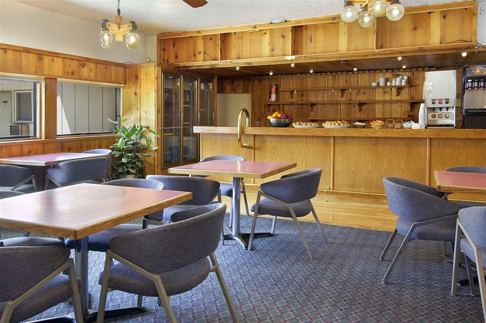 White Buffalo Hotel Уест Йелоустоун Екстериор снимка